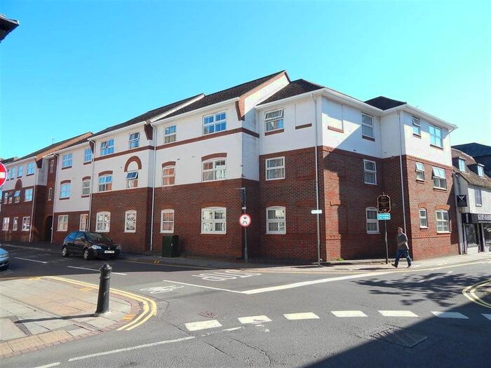 2 Bedroom Flat To Rent In Three Cuppes Lane, Salisbury SP1