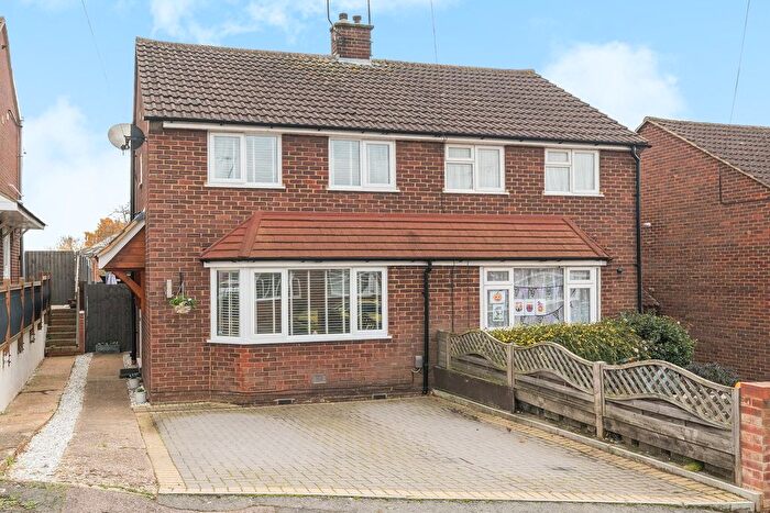 3 Bedroom Semi-Detached House For Sale In Vicarage Hill, Flitwick, MK45