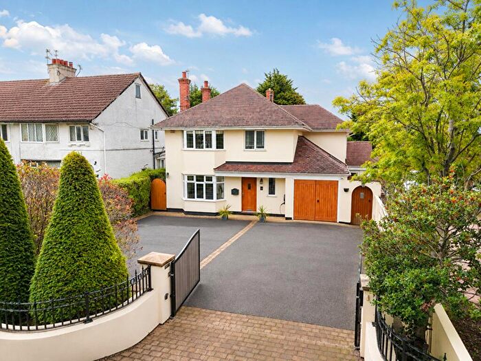 4 Bedroom Detached House For Sale In Barnston Road, Heswall, Wirral, CH60