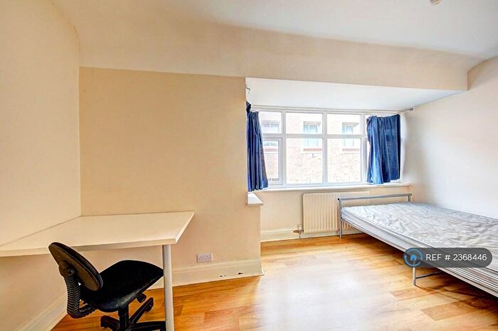 4 Bedroom Terraced House To Rent In Oaklea Passage, Kingston Upon Thames, KT1