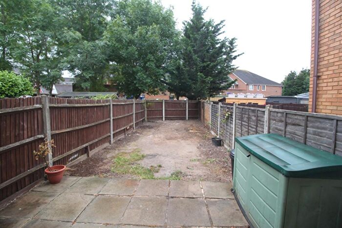 2 Bedroom End Of Terrace House To Rent In Acer Avenue, Yeading, Middlesex, UB4