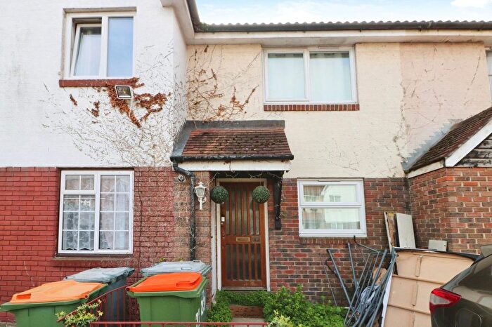 2 Bedroom Detached House To Rent In Giralda Close, London, E16