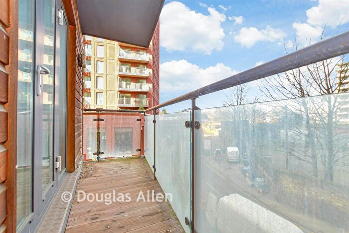 2 Bedroom Apartment For Sale In Mill Road, Ilford, Essex, IG1