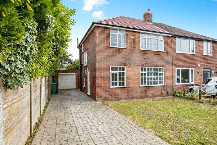 3 Bedroom Semi-detached House For Sale In Lechford Road, Horley, RH6