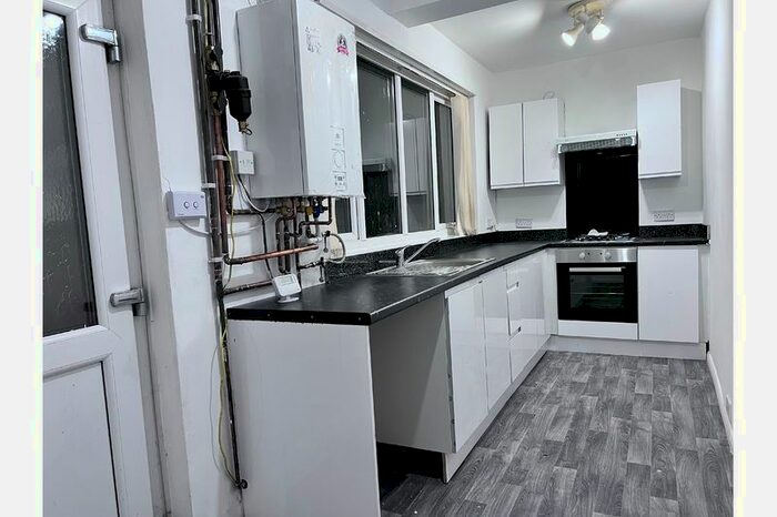 2 Bedroom Property To Rent In Victoria Street, Willenhall, WV13