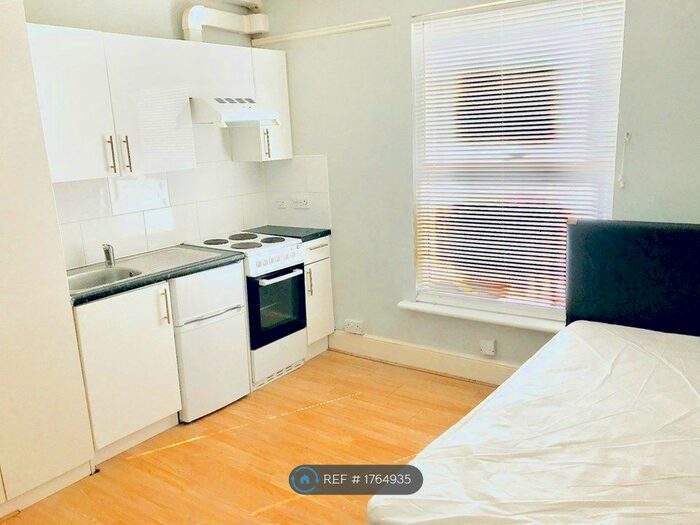 Studio To Rent In Waylen Street, Reading, RG1