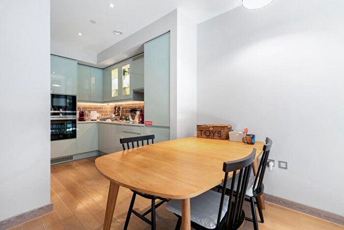 1 Bedroom Flat To Rent In Dray House, Bellwether Lane, London, SW18