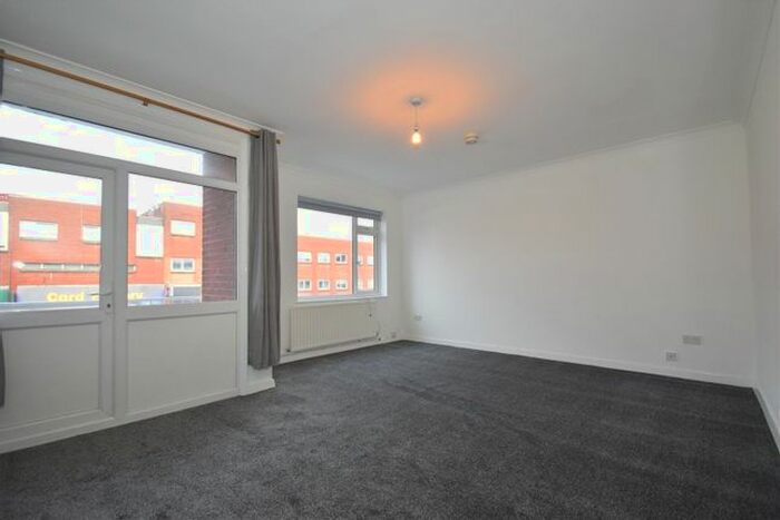 3 Bedroom Maisonette To Rent In High Road, Loughton, IG10