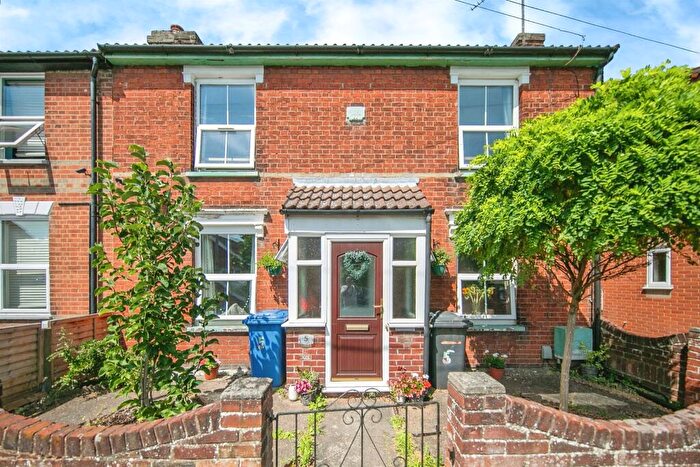 3 Bedroom Semi-Detached House For Sale In Pitcairn Road, Ipswich, IP1