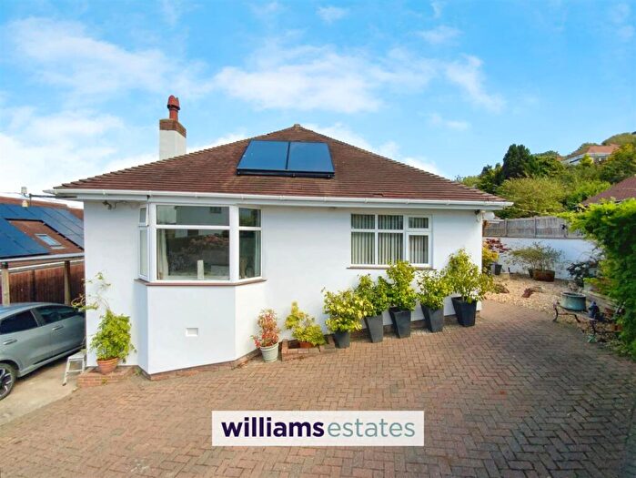 4 Bedroom Detached Bungalow For Sale In Pendre Avenue, Prestatyn, LL19