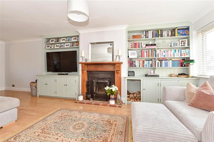 3 Bedroom Semi-Detached House For Sale In Fellmead, East Peckham, Tonbridge, Kent, TN12
