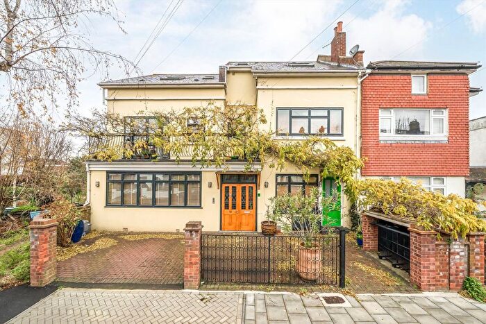 2 Bedroom Flat To Rent In Elsiemaud Road, Brockley, SE4