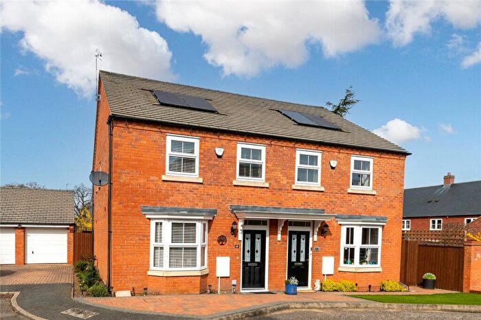 3 Bedroom Semi Detached House For Sale In Pearmain Close, Newport Pagnell, Buckinghamshire, MK16