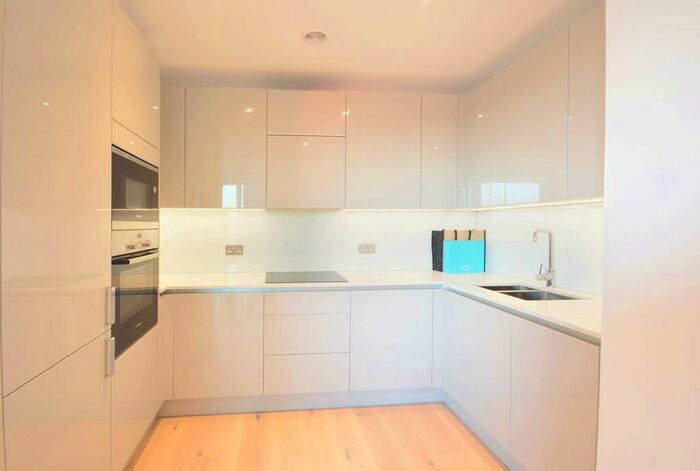 2 Bedroom Flat To Rent In Tarling House, Elephant And Castle, London, SE17