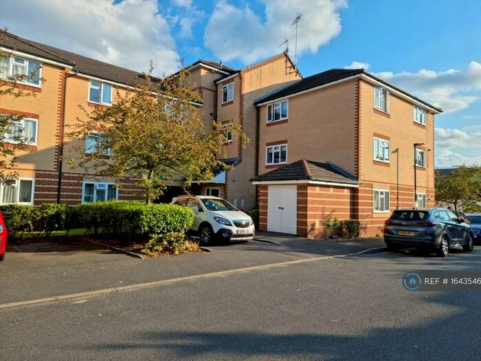 2 Bedroom Flat To Rent In Madderfields Court, London, N11