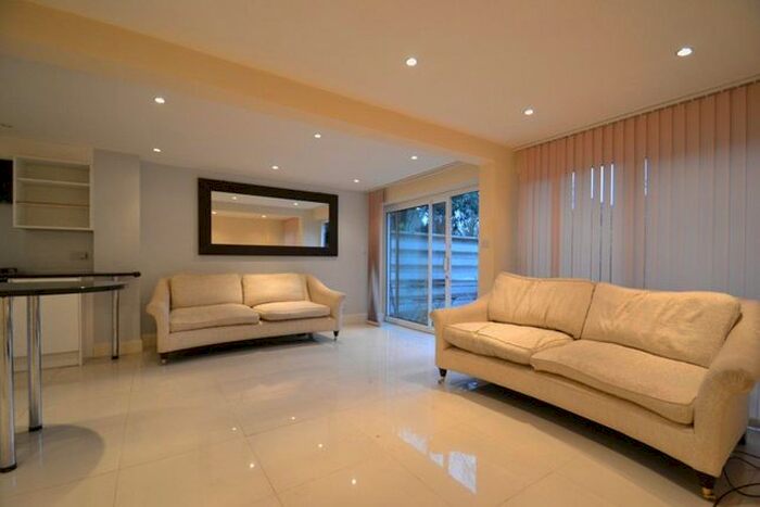 5 Bedroom Property To Rent In Heronsforde, Ealing, W13