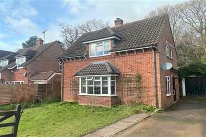 3 Bedroom House To Rent In The Crecent, Farnham - GU9