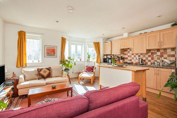 2 Bedroom Flat To Rent In Peckham Road Peckham, SE15