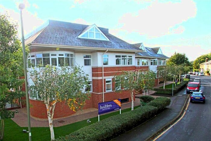 1 Bedroom Flat To Rent In Four Corners Chertsey, Pound Road, Chertsey, KT16