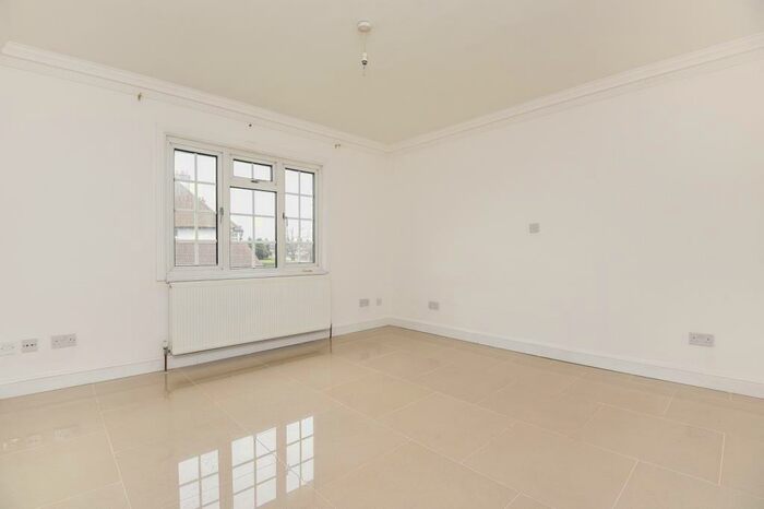 4 Bedroom Detached House To Rent In The Vale, Golders Green, NW11