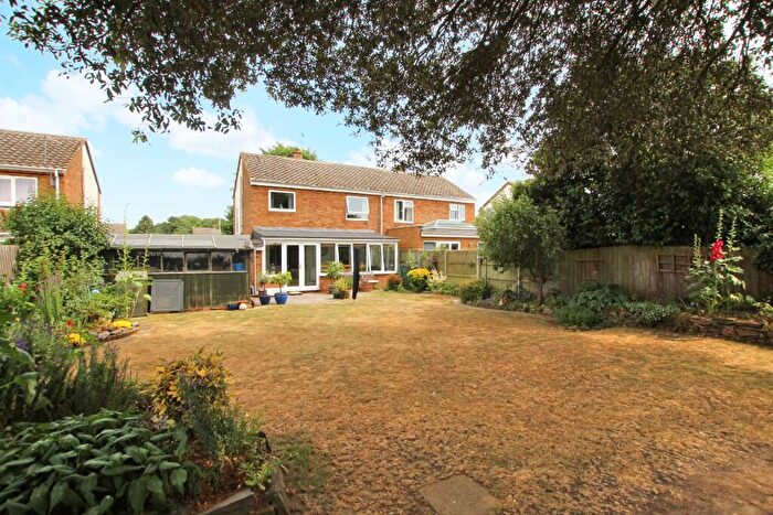 3 Bedroom Semi-Detached House For Sale In Pound Close, Blunham, MK44