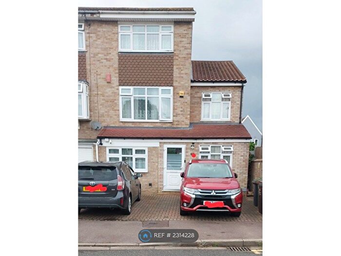 4 Bedroom Terraced House To Rent In Crane Close, Dagenham, RM10