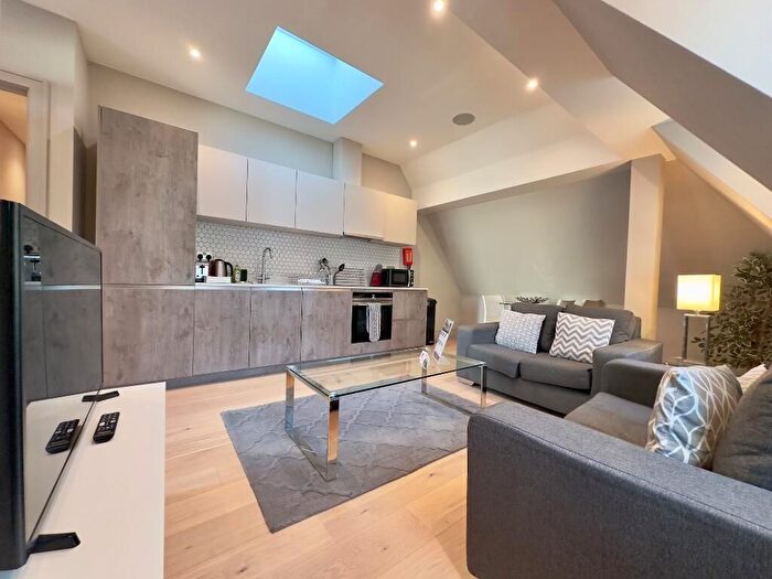 2 Bedroom Flat To Rent In The Quadrant, Richmond, TW9