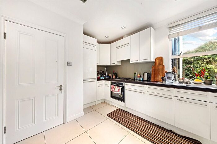 2 Bedroom Flat For Sale In Albert Mansions, Albert Bridge Road, London, SW11