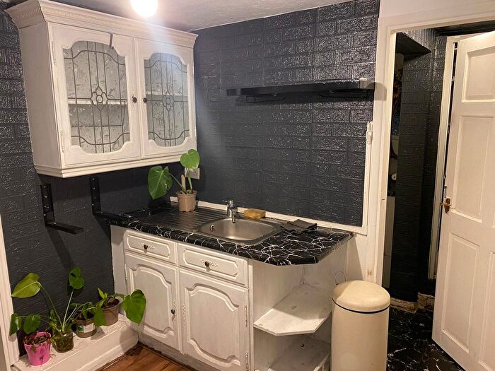 Studio To Rent In Rainham Road South, Dagenham, RM10