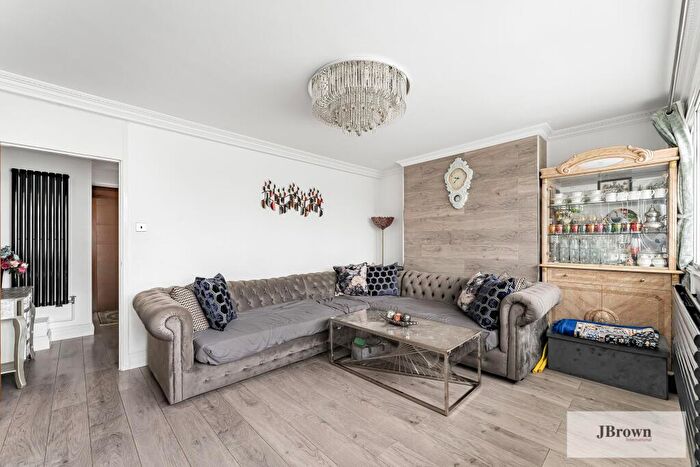 3 Bedroom Flat For Sale In Solander Gardens, Shadwell, London, E1