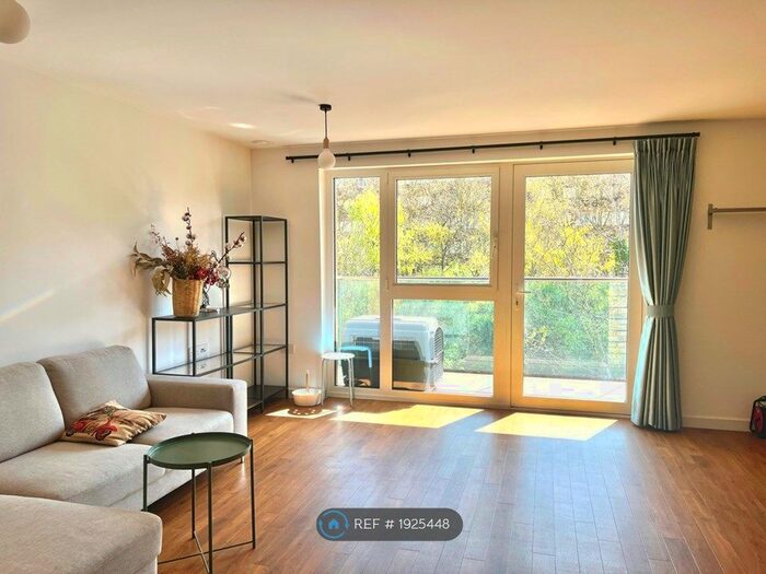 2 Bedroom Flat To Rent In Gothenburg Court, London, SE8