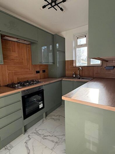 4 Bedroom Flat To Rent In Solander Gardens, Shadwell, E1