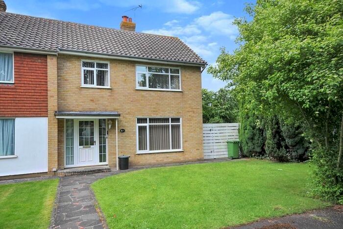 3 Bedroom Semi-Detached House To Rent In Barnfield Close, Crockenhill, Swanley, BR8