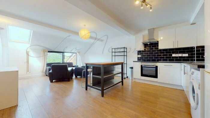 3 Bedroom Flat To Rent In Clipper Way, London, SE13