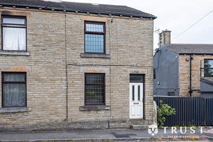 2 Bedroom Terraced House For Sale In Norristhorpe Lane, Liversedge, WF15