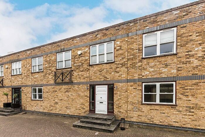 2 Bedroom Property To Rent In Hanscomb Mews, London, SW4