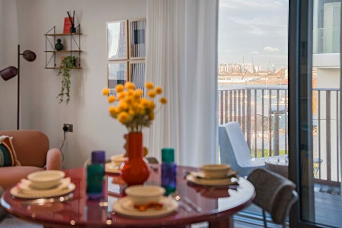 1 Bedroom Flat For Sale In Peninsula Gardens, Greenwich Peninsula, London, SE10