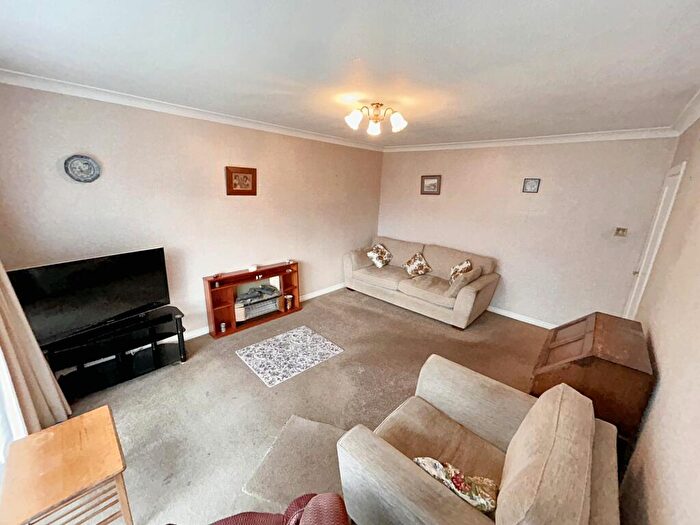 2 Bedroom Flat For Sale In Earlswood Park, Gateshead, Tyne And Wear, NE9