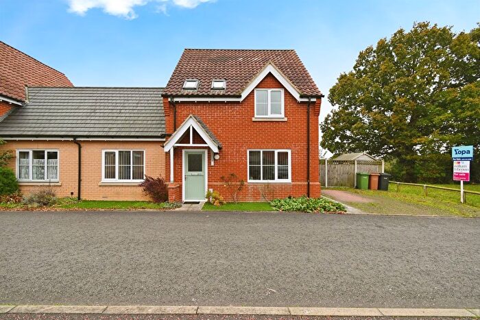 3 Bedroom Semi-Detached House For Sale In Beck Close, Pulham Market, Diss, IP21