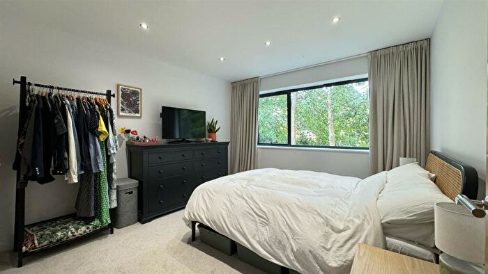 2 Bedroom Apartment For Sale In The Avenue, Branksome Park, BH13