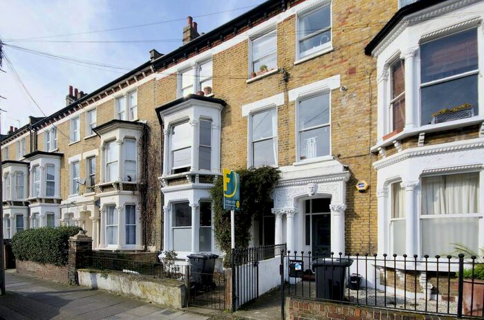 2 Bedroom Flat To Rent In Saltoun Road, Brixton, London, SW2