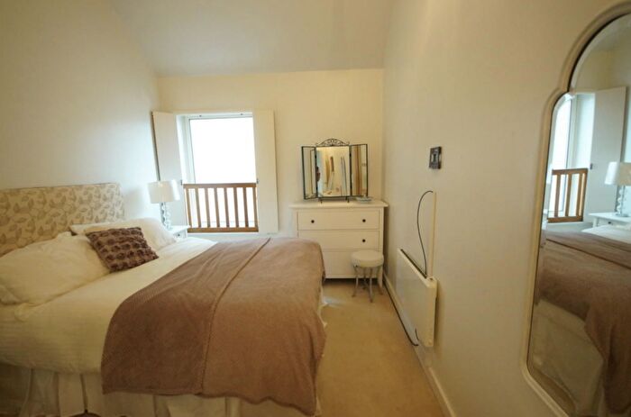 2 Bedroom Flat To Rent In Gated Apt Development // Museum Ct // Bed // June, LN2