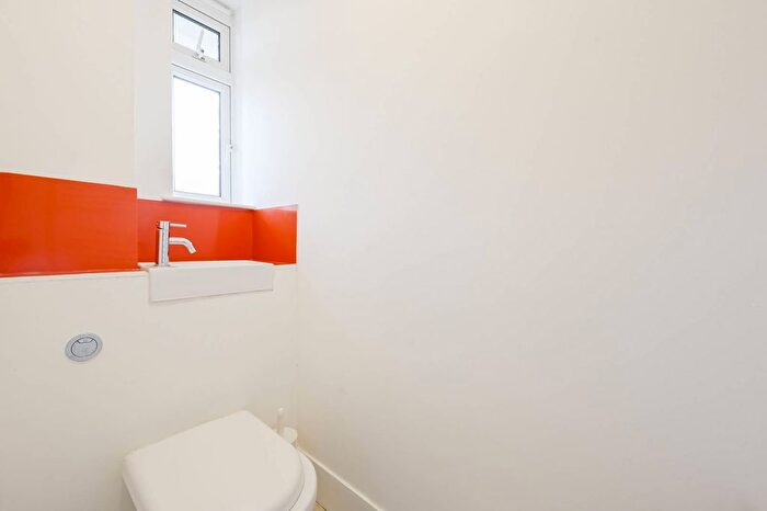 3 Bedroom Flat To Rent In Stockwell Gardens Estate, Stockwell, London, SW9