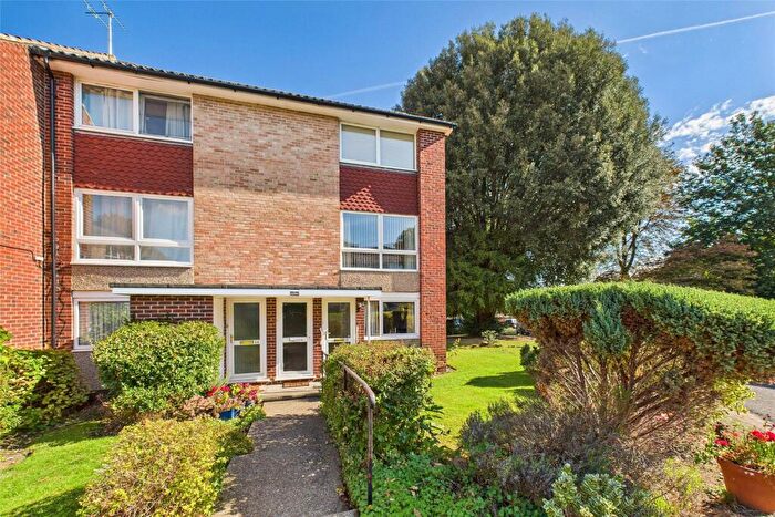 2 Bedroom Maisonette For Sale In Fernley Court, Maidenhead, Berkshire, SL6