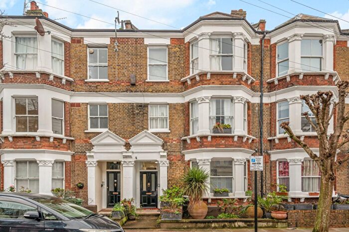 2 Bedroom Flat For Sale In College Place, Camden Town, NW1