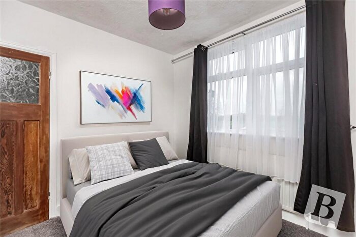 3 Bedroom Terraced House For Sale In Temple Avenue, Dagenham, RM8