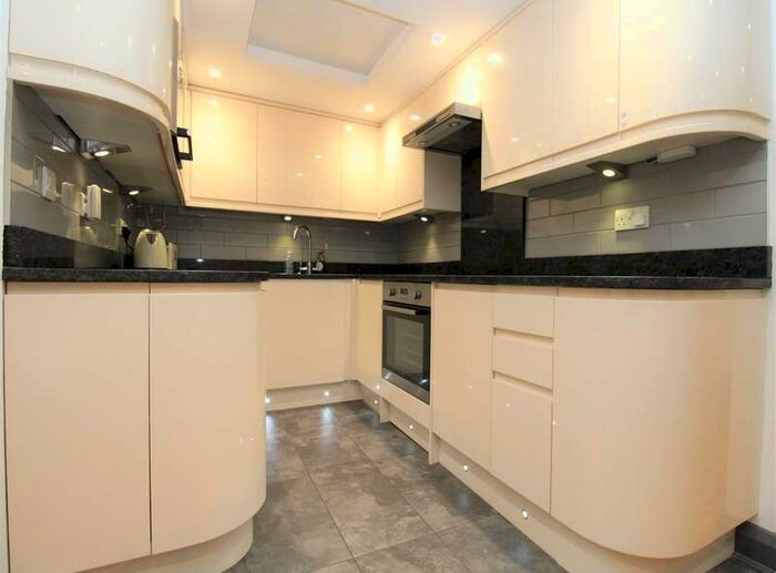1 Bedroom Flat To Rent In Ewell Road, Surbiton, KT6