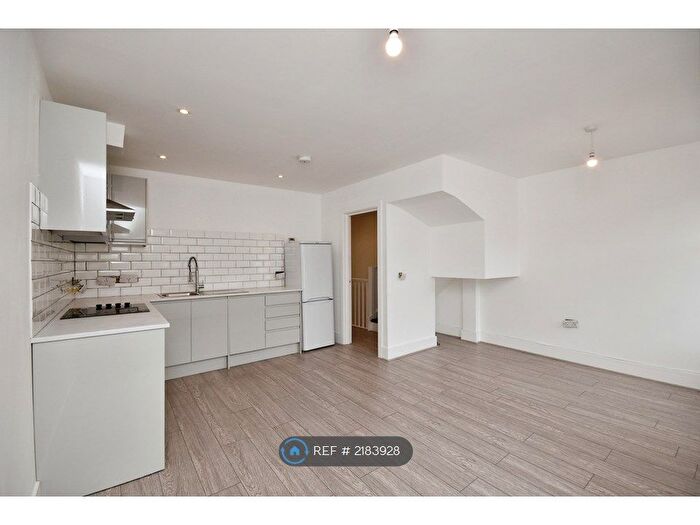 2 Bedroom Flat To Rent In Coveny Street, Cardiff, CF24