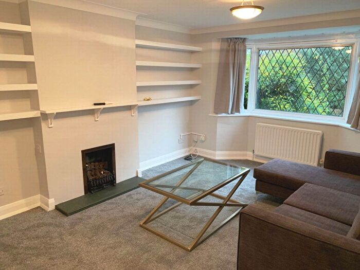 2 Bedroom Bungalow To Rent In Hounsden Road, Winchmore Hill, N21