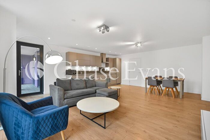 2 Bedroom Flat To Rent In Manhattan Plaza, Williamsburg Plaza, Poplar, London, E14